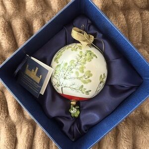NIB Smithsonian Mistletoe Ornament